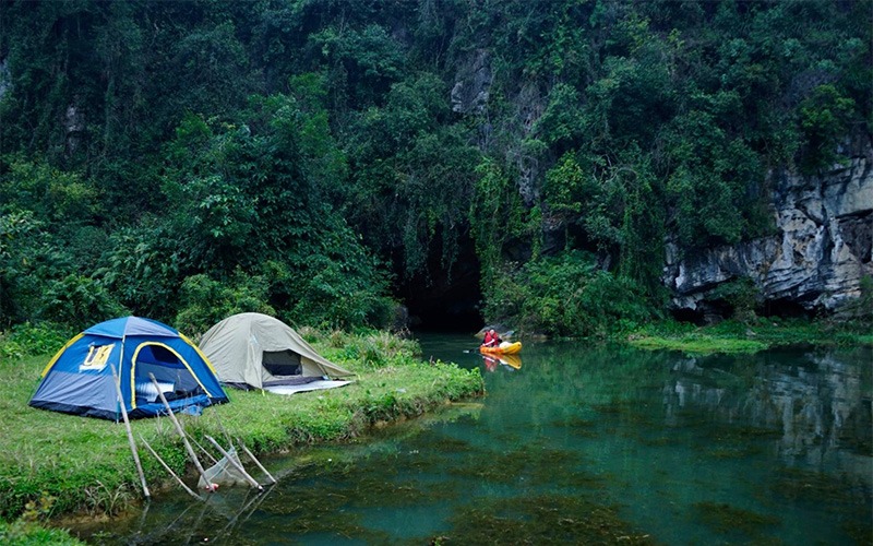 Cắm trại địa hình sông núi tại Ninh Bình
