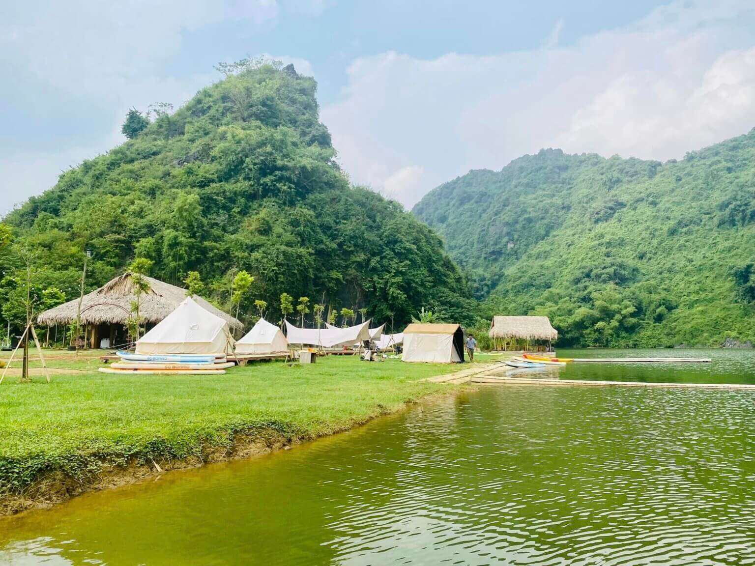 Cắm trại Hồ Quan Sơn